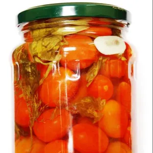 可以用最优惠的价格将整个樱桃番茄罐装腌制的樱桃番茄罐装在玻璃罐中