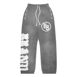 Pantalon de survêtement en molleton de coton et polyester de qualité supérieure 320 GSM gris tissu doux broderie chenille logo clouté - Product Image 3