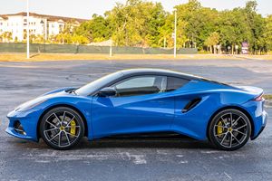 2024      L O T U S      Emira   V6 First Edition     Bajo Kilometraje, Caja de Cambios Automática, Volante a la Izquierda, Neumáticos R20, Estado Impecable - Product Image 5