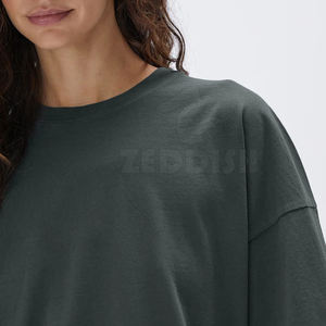 Les t-shirts surdimensionnés pour femmes vous gardent chic et détendue toute la journée dans des t-shirts surdimensionnés pour femmes - Product Image 4