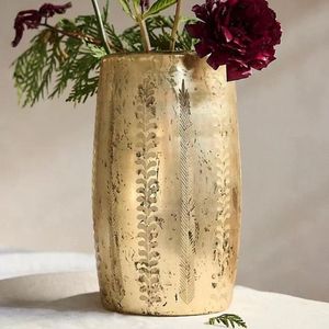 Jarrón de metal hecho a mano para decoración de mesa con forma única y elegante diseño de superficie pulida - Product Image 5