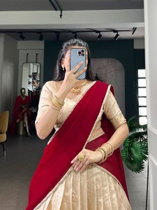 Lehenga Choli de Tela Tejida a Mano con Bordado Zari para Bodas, Fabricante de Moda Femenina de Surat, a la Venta al Precio Más Bajo - Product Image 6