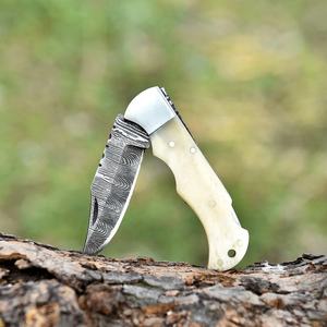 Couteau pliant en acier Damas de qualité industrielle, logo OEM, fabrication artisanale, utilitaire de survie en plein air, manche en os de chameau, lame à chute - Product Image 3