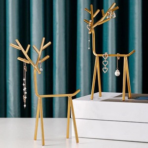 Support de bijoux de style renne avec un design élégant parfait pour exposer des colliers, des boucles d'oreilles idéales pour la décoration intérieure et les cadeaux. - Product Image 1