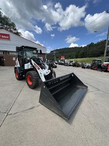 Chargeuse sur pneus 2023 L65 avec composants de pompe à roulement moteur à noyau essentiels pour un chargement efficace - Product Image 2