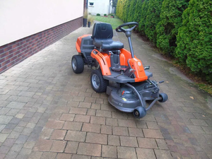 เครื่องตัดหญ้าแบบนั่งขับ Husqvarna Rider R111B รุ่นอุตสาหกรรมประสิทธิภาพสูง - Product Image 4