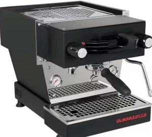 Máquina de espresso La Marzocco Linea Mini en color negro - Product Image 1