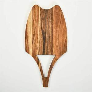 Planche à découper en bois décorative qui apporte un style élégant aux comptoirs tout en répondant aux besoins essentiels de découpe, de tranchage et de hachage. - Product Image 6