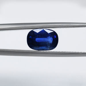 ไพลินสีน้ำเงินคุณภาพดีเยี่ยม ธรรมชาติ 100% รูปทรงวงรี ขนาด 3.02 กะรัต พลอยสีน้ำเงินเข้มประจำเดือนกันยายน สำหรับทำแหวนและโหราศาสตร์ - Product Image 3
