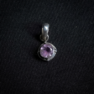 Venta al por mayor 925 plata esterlina forma redonda amatista colgante de piedras preciosas - Product Image 1