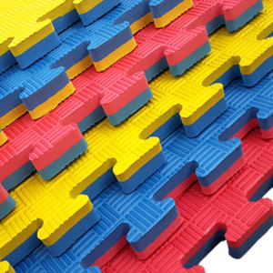 เสื่อคาราเต้แบบคลาสสิก พื้นผิวนุ่มสบาย ยึดเกาะได้ดี เหมาะสำหรับการฝึกซ้อมและการเล่นกีฬา - Product Image 3