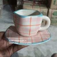 Tasse en céramique artisanale de style nordique avec logo personnalisé et couvercle, idéale pour l'emballage de cadeaux