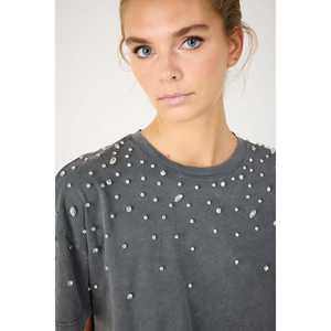 Camiseta Corta con Bordado de Piedras - Product Image 4