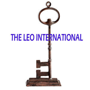 Juego de 2 esculturas de figuras abstractas modernas con forma de pez gelatina con chapado en oro para esculturas modernas de Hotel en casa de la India - Product Image 5