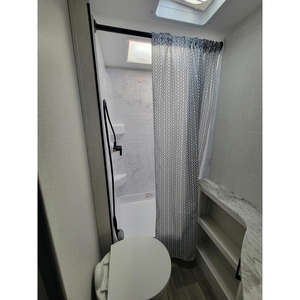 Bandeja Acrílica Stratus Modern Design SR302VBH 2026 con Instalación en Pared, Marco de Aleación de Aluminio y Fácil Instalación - Product Image 1