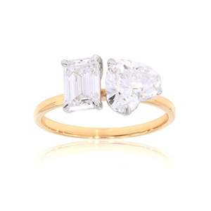 Anillo de Boda de Dos Piedras con Esmeralda y Diamante en Forma de Corazón para Ella - Product Image 1