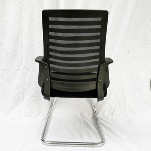 Chaise de bureau ergonomique MFW19Q noire à dossier en maille avec appui-tête réglable en mousse PU, design contemporain pour usage en atelier - Product Image 4