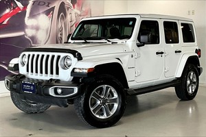 Jeep Wrangler Unlimited Sahara Usado con Asientos de Piel, Volante a la Izquierda y Cámara Trasera - Product Image 5