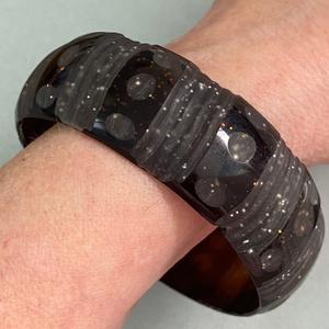 Bracelets de mode en résine faits à la main pour femmes et filles Look classique avec personnalisation directe de l'Inde - Product Image 1