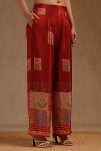 Robe de vêtements indienne et pakistanaise à imprimé patchwork rouge vif pour femme avec un design ethnique élégant - Product Image 5