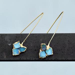 Boucles d'oreilles clous en opale de feu brute, argent sterling 925 plaqué or 14 carats, design unique et mignon, cadeau pour anniversaire ou fête - Product Image 3