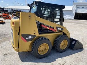 Cargador Compacto CATERPILLAR 226B3 Usado y Nuevo en Buenas Condiciones - Product Image 2