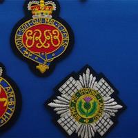 C'est un insigne brodé représentant l'emblème des Gardes du Froid, l'un des régiments les plus anciens de l'armée britannique.