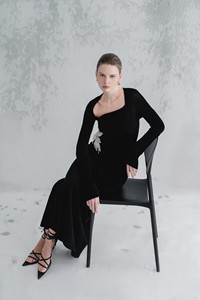 Robes de luxe pour femmes à manches longues ABOLI ROBE ASYMÉTRIQUE Noir et blanc ANT BLANC Vêtements pour femmes Étiquettes personnalisées fabriquées au Vietnam - Product Image 5