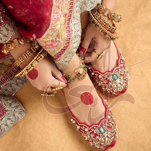 Factory Direct Sale Anti-Slippery Durable Khussa Fashion Footwear Handmade Velvet Upper Genuine Leather Outsole Made in Pakistan - Product Image 4