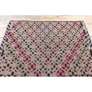 Alfombra Kilim Turca Vintage de 5.6x8.9 pies, Alfombra Grande de Lana con Diseño Geométrico Rosa - Product Image 4