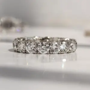 Anillo de Diamante Moissanita Exclusivo para Mujer con Corte Brillante para Regalo de Aniversario - Product Image 1