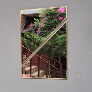 กระจกติดผนังแบบสองชิ้น กระจกตกแต่งผนังแบบไม่เหมือนใคร พร้อมกรอบสีทองเหลือง - Product Image 4