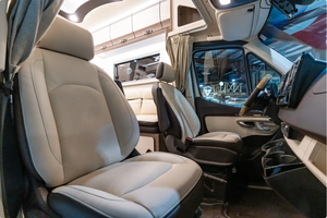 Asequible para Conducir |   CONDUCCIÓN IZQUIERDA |   Volante a la derecha |   Conversión de Autocaravana MERCEDES-BENZ SPRINTER 4500 de 2019 - Product Image 5