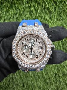 Montre de luxe pour homme en diamant moissanite VVS avec cadran analogique en verre élégant, logo personnalisé, boîtier entièrement serti - Cadeau idéal pour lui - Product Image 5