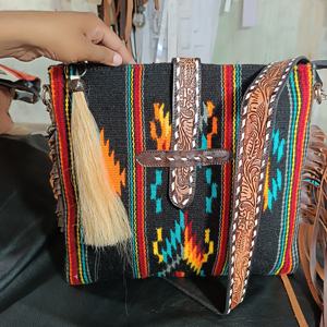 กระเป๋าผ้าแคนวาสแฟชั่นสไตล์โบฮีเมียนสำหรับสุภาพสตรีทรงอานม้าแบบตะวันตกกระเป๋าถือหนังสะพายข้างสำหรับเดินทางต่างประเทศ - Product Image 4