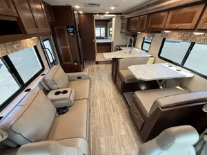 FORESTER3051S Camping-car de classe C d'occasion 2020, avec cuisine coulissante, lit queen-size, suite industrielle OEM, garantie de 3 ans, origine américaine - Product Image 6