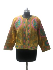 Veste courte en velours multicolore faite à la main pour femmes respirante motif floral Suzani brodé artisanal veste courte artisanale - Product Image 3