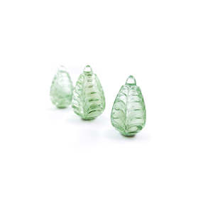 Gema Suelta de Amatista Verde Natural de Alta Calidad 81.30, Tallado Fantasía en Formas de Gota, Trillón, Marquesa y Óvalo, con Diseño Ovalado, Peridoto - Product Image 1