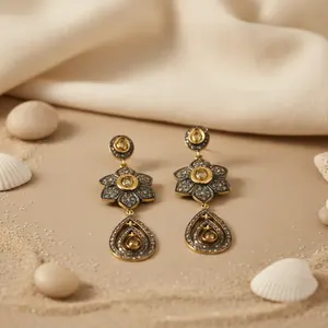 Pendientes de Flores con Diamantes Chapados en Oro para Mujer, Joyería de Moda Floral - Product Image 1