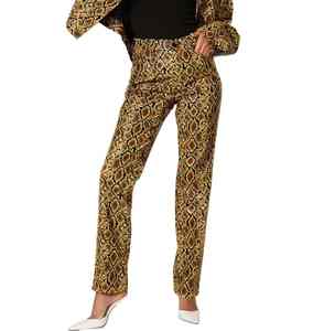 Vente en gros de pantalons en cuir pour femmes à prix réduit Offre Spéciale couleur unique pantalon en cuir pour peau de collation à la mode - Product Image 3