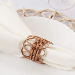 Elegante servilletero de ratán orgánico diseñado para temas de comedor minimalistas y ajustes de mesa contemporáneos - Product Image 6