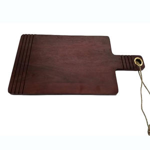 Planche à découper en bois de noyer personnalisée de haute qualité Accessoires de cuisine exclusifs et écologiques pour usage domestique et mariages - Product Image 5