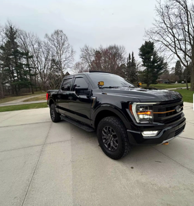 Nouveau Ford F-150 SuperCrew Cab 2023 d'occasion, conduite à gauche, véhicule à énergie nouvelle, à vendre, 1-25000 milles - Product Image 1