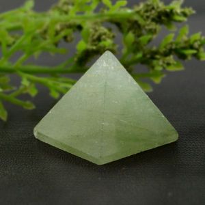 Pirámide de Jade Verde Natural de 50 mm, Cristal Feng Shui para la Prosperidad, la Armonía y la Buena Suerte - Product Image 4
