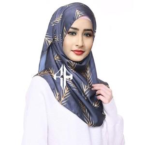 Nuevas bufandas personalizadas al por mayor para mujer, Material de seda 100%, alta calidad superior con la mejor nueva llegada, logotipo personalizado para mujer - Product Image 2