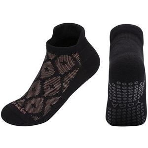 Chaussettes antidérapantes de haute qualité avec logo personnalisé en gros Yoga Pilates Gym Crew Chaussettes pour femmes Chaussettes de sport fabriquées au Vietnam Usine - Product Image 4