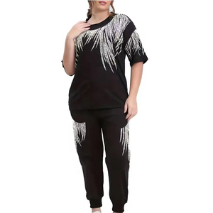 Chándales elegantes con diamantes de imitación para mujer, venta al por mayor, conjunto de Jogger de nuevo diseño, ropa de calle, conjunto informal de dos piezas - Product Image 2