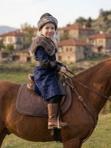 Traje Tradicional Otomano Ertugrul Gazi para Niños con Cuello de Piel - Azul Oscuro, Traje Turco para Circuncisión, Caftán Real, Boda - Product Image 3