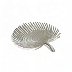 Plateau décoratif moderne pour la maison en argent et or, plateau de service rond en aluminium avec technique artisanale en métal aspect miroir - Product Image 5