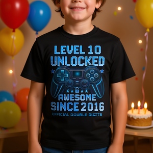 T-shirt Ufficiale per il 10° Compleanno da Ragazzo, con Numeri a Due Cifre 'Livello 10 Sbloccato', Regalo Promozionale per Giovani Successori - Product Image 3